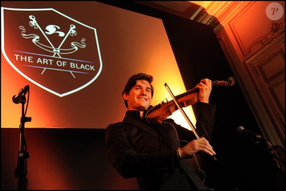 Charlie Siem à la grande soirée The Art of Black by Johnny Walker, à Paris le mercredi 16 novembre 2011.