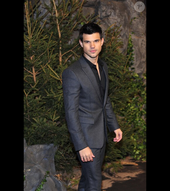 Taylor Lautner présente Twilight : Révélation 1ère partie à Berlin le 18 novembre 2011.