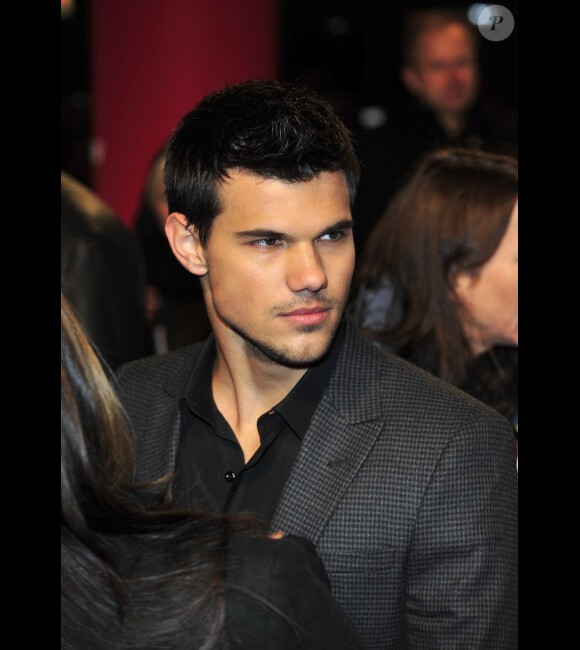 Taylor Lautner présente Twilight : Révélation 1ère partie, à Berlin le 18 novembre 2011.