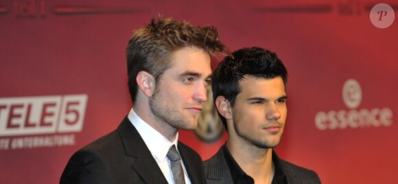 Robert Pattinson et Taylor Lautner présentent Twilight : Révélation 1ère partie à Berlin le 18 novembre 2011