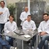 Les huit finalistes du premier concours de cuisine amateur Tous en cuisine, à Paris, le 18 novembre 2011.
