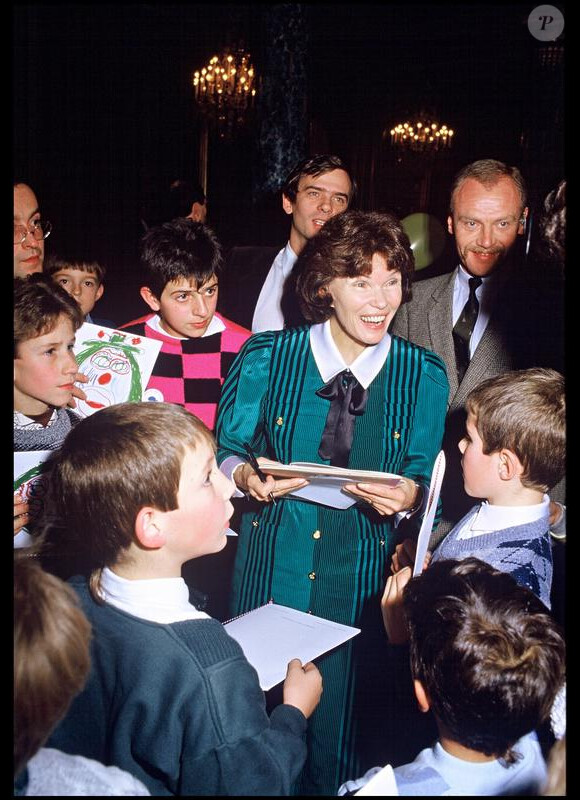 Danielle Mitterrand au Noël des enfants à l'Élysée, le 19 décembre 1985.