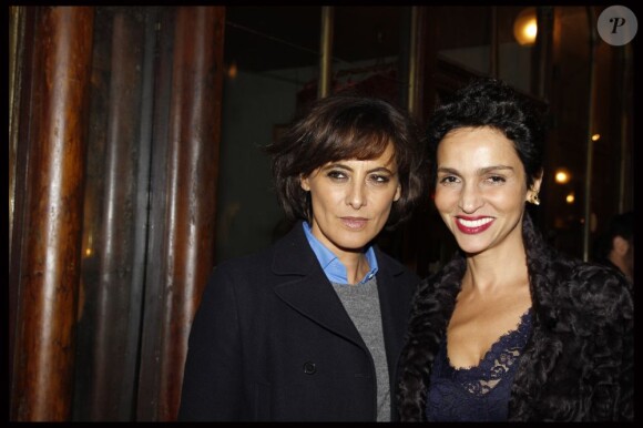 Inès de la Fressange et Farida Khelfa ont assisté à la soirée de la galerie du Passage à Paris le 21 novembre 2011