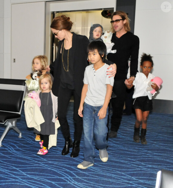 Angelina Jolie, Brad Pitt et leurs enfants au Japon en novembre 2011
