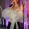 Lorie a livré une belle performance acoustique lors de son showcase au Queenie le 23 novembre 2011 en première partie de soirée. 