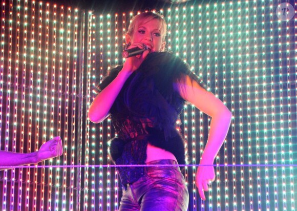 Lorie a fait la fête au Queen à Paris pour célébrer la sortie de son nouvel album. Le 23 novembre 2011