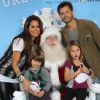 David Charvet et Brooke Burke, accompagnés de leurs enfants Shaya et Heaven, à Los Angeles, le 23 novembre 2011.