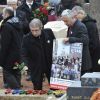 Proches de Danielle Mitterrand lors des funérailles de Danielle Mitterrand à Cluny le 26 novembre 2011