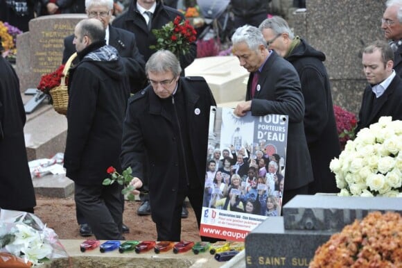 Proches de Danielle Mitterrand lors des funérailles de Danielle Mitterrand à Cluny le 26 novembre 2011