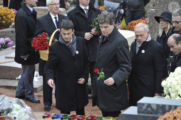 Manuel Valls et Arnaud Montebourg lors des funérailles de Danielle Mitterrand à Cluny le 26 novembre 2011
