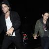 Robert Pattinson et Kristen Stewart sont surpris en train de rentrer dans leur appartement à Notting Hill à Londres après un concert de leur ami Marcus Foster chez Bar Dingwalls à Londres le 23 novembre 2011