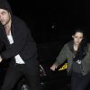 Robert Pattinson et Kristen Stewart sont surpris en train de rentrer dans leur appartement à Notting Hill à Londres après un concert de leur ami Marcus Foster chez Bar Dingwalls à Londres le 23 novembre 2011