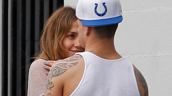 Jennifer Lopez cougar : Folle amoureuse de son jeune boyfriend, elle rayonne !