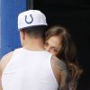 Jennifer Lopez avec son petit ami Casper Smart semblent terriblement amoureux lors d'une pause entre deux répétitions de danse à Los Angeles le 18 novembre 2011