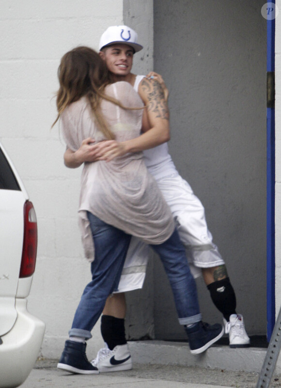 Jennifer Lopez et Casper Smart ne peuvent plus se quitter lors d'une pause entre deux répétitions de danse à Los Angeles le 18 novembre 2011