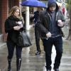 Hilary Duff et son époux Mike Comrie sous la pluie de Los Angeles, le dimanche 20 novembre 2011.