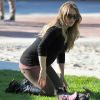 Hilary Duff photographiée avec son chien au parc Coldwater Canyon, à Los Angeles, ce vendredi 25 novembre. 