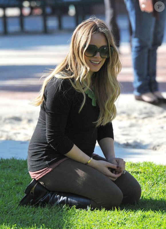 Hilary Duff photographiée au parc Coldwater Canyon, à Los Angeles, ce vendredi 25 novembre. 