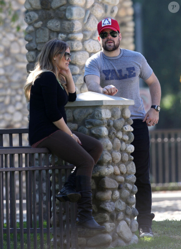 Hilary Duff et Mike Comrie photographiés au parc Coldwater Canyon, à Los Angeles, ce vendredi 25 novembre. 