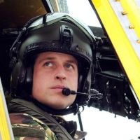 Le prince William, à bord de son hélicoptère, sauve deux marins