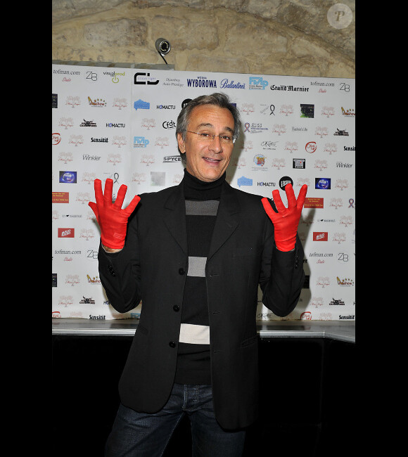 Laurent Petiguillaume lors de la soirée "Deux mains rouges" en faveur de l'association Sidaction à Paris, le 28 novembre 2011