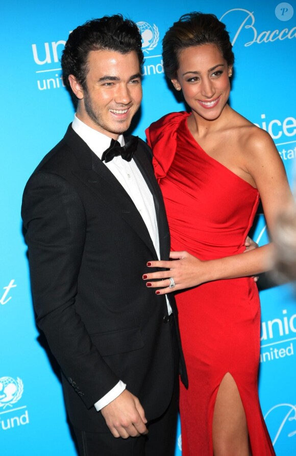 Kevin Jonas et son épouse lors du gala Unicef organisé à New York le 29 novembre 2011