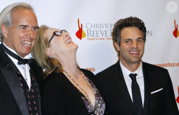 Petyer Kiernan, Meryl Streep et Mark Ruffalo au gala de la fondation Reeve, à New York le 30 novembre 2011.