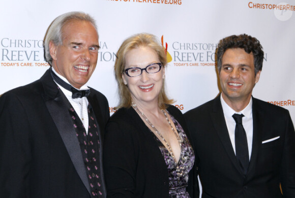 Peter Kiernan, Meryl Streep et Mark Ruffalo au gala de la fondation Reeve, à New York le 30 novembre 2011.