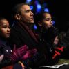 Barack Obama en famille lors des illuminations de Noël de la Maison Blanche. Le 1er décembre 2011