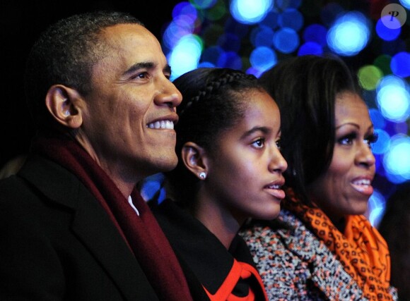Barack Obama retombe en enfance en famille lors des illuminations de Noël de la Maison Blanche. Le 1er décembre 2011