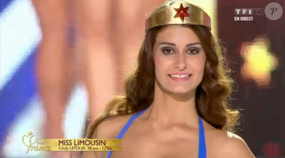 Les Miss défilent en maillot de bain, le samedi 3 décembre 2011 à Brest à l'occasion de l'élection de Miss France 2012.