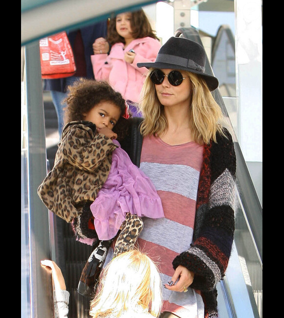 Heidi Klum et ses filles Leni et Lou faisant du shopping le 3 décembre 2011 à Brentwood en Californie : Stylées et adorables
