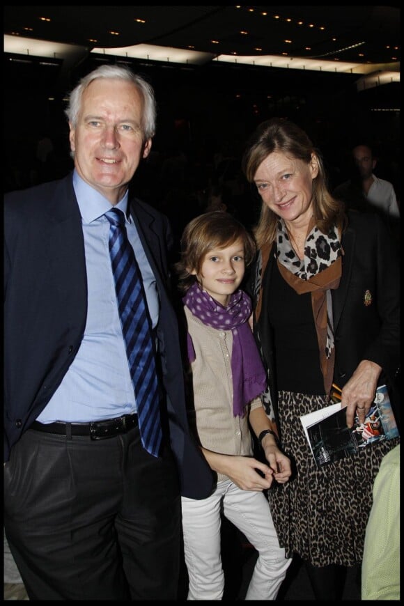 Michel Barnier, son épouse Isabelle et leur filleul, lors de la représentation du ballet Cendrillon, à l'Opéra Bastille, le dimanche 4 décembre 2011.