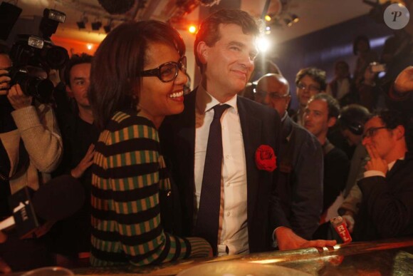 Audrey Pulvar et Arnaud Montebourg, le soir du premier tour des primaires socialistes, à Paris, le 9 octobre 2011.