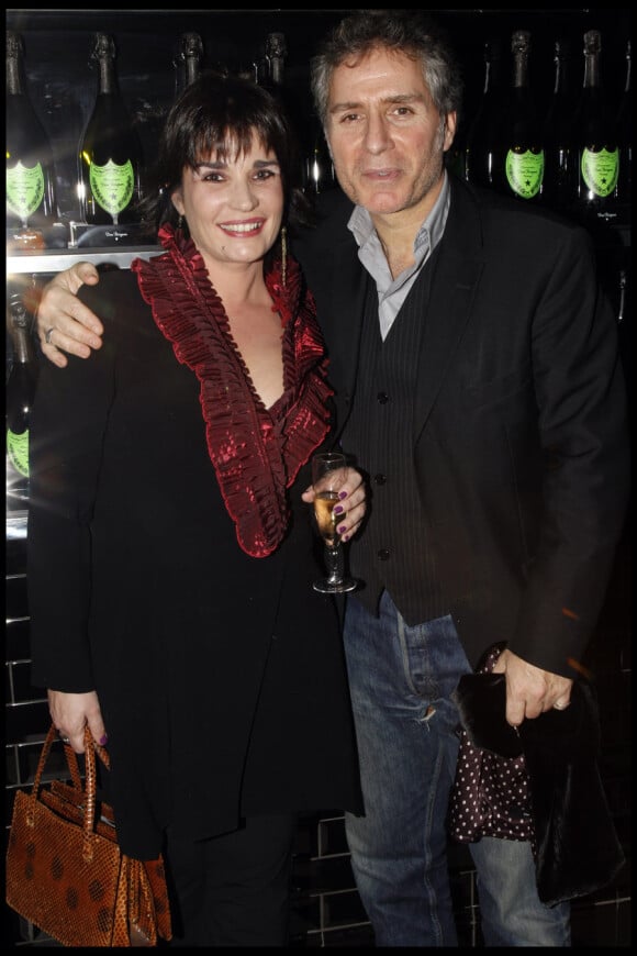 Christine Citti et Laurent Olmedo lors de la soirée organisée par Edouard Nahum à la Gioia (VIP ROOM), le 7 décembre 2011 pour le lancement de la bague Sissi.