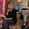 Amanda Sthers a captivé des enfants lors de la lectuere d'un conte de Noël le mercredi 7 décembre à la Librairie Carré d'Encre à Paris