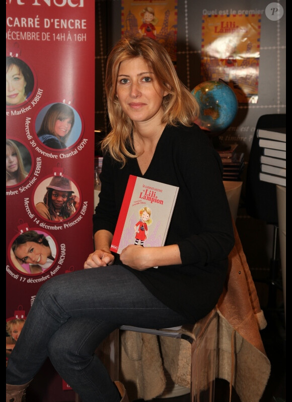 Amanda Sthers a donné vie à un conte de Noël le mercredi 7 décembre à la Librairie Carré d'Encre à Paris
