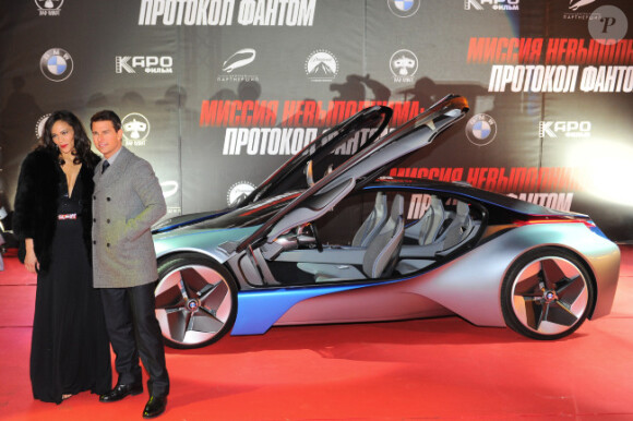 Tom Cruise, Paula Patton et une voiture incroyable à Moscou, le 8 décembre 2011 pour présenter Mission : Impossible - Protocole Fantôme.