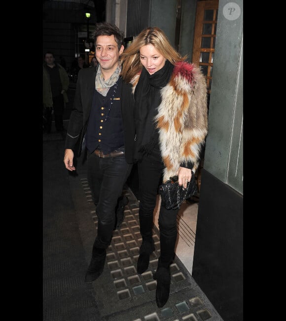 Kate Moss et Jamie Hince à Londres le 2 décembre 2011