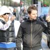 Kate Hudson et Matthew Bellamy photographient les paparazzi le 30 novembre 2011 dans les rues de Londres