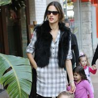 Alessandra Ambrosio : Le top redevient une maman ordinaire