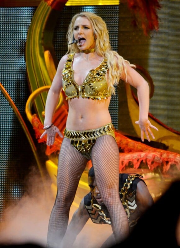 Britney Spears lors de son concert à Porto Rico, dernière date de sa tournée Femme Fatale, le 10 décembre 2011