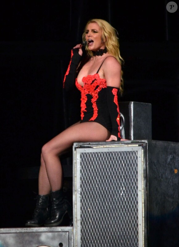 Britney Spears lors de son concert à Porto Rico, dernière date de sa tournée Femme Fatale, le 10 décembre 2011