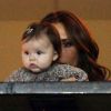 Victoria Beckham et sa petite Harper le 6 novembre 2011 à Carson