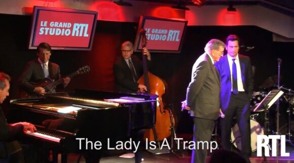 Laurent Gerra prend la place de Lady Gaga le temps d'un duo avec Tony Bennett sur RTL.