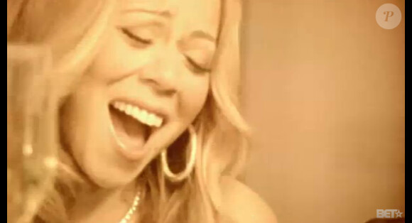 Mariah Carey dans le clip de When Christmas Comes, en duo avec John Legend
