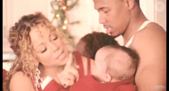 Mariah Carey avec son mari Nick Cannon et leurs jumeaux dans le clip de When Christmas Comes, en duo avec John Legend