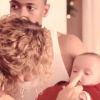 Mariah Carey avec son mari Nick Cannon et leurs jumeaux dans le clip de When Christmas Comes, en duo avec John Legend