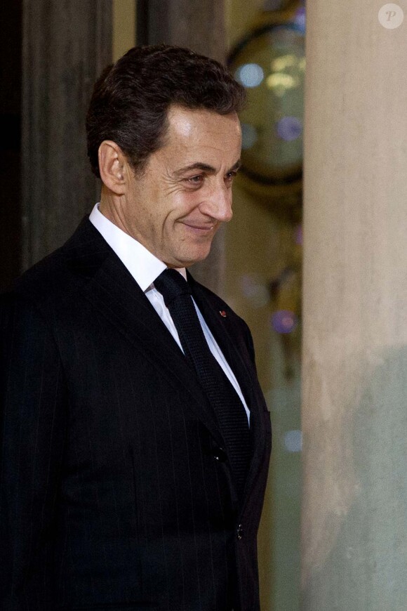 Nicolas Sarkozy sur le perron de l'Élysée, le 13 décembre 2011.