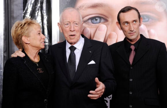 Max Von Sydow, sa femme Catherine et son fils Cedric von Sydow à l'avant-première de Extrêmement fort et incroyablement près, à New York le 15 décembre 2011.